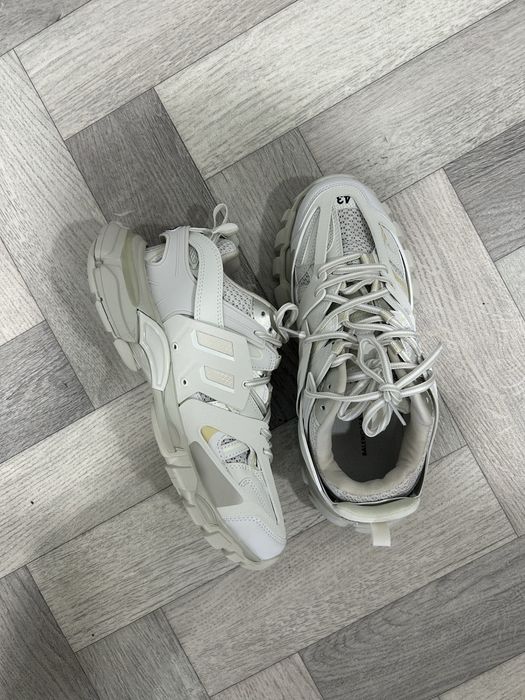Balenciaga track