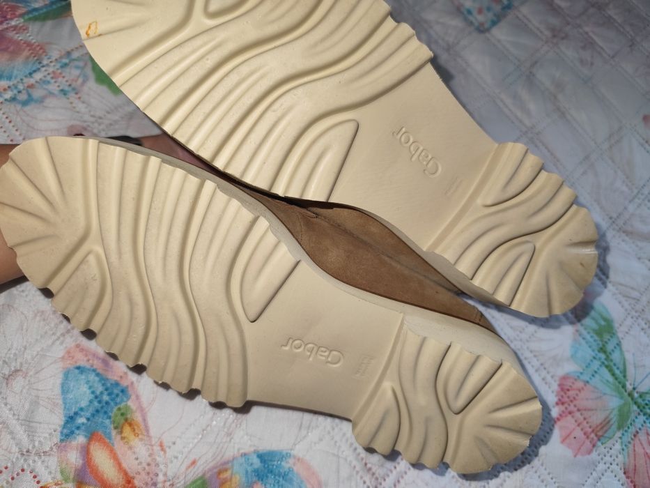 Mocasini Gabor din Piele Întoarsă – Eleganță și