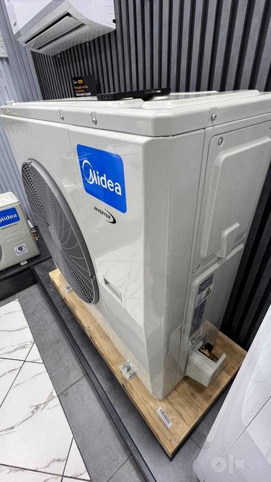 Колонный кондиционер Midea 48,000 Btu работает от 220В / Инверторный