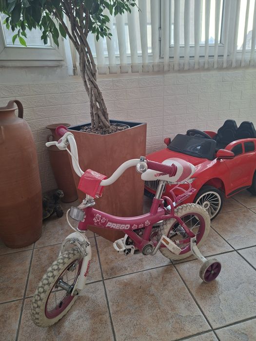 Продам велосипед для девочки и электромобиль