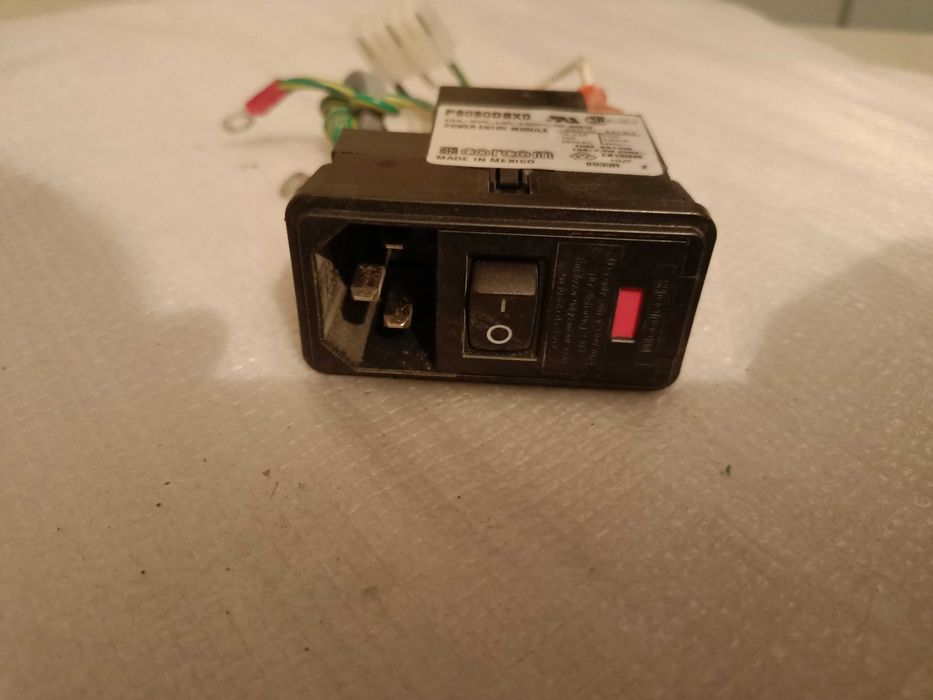 Продам модуль ввода питания с предохранителем "Corcom".