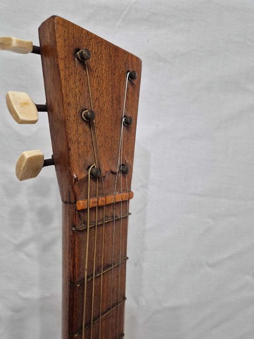 Стара Южно Руска Балалайка в добро състояние.