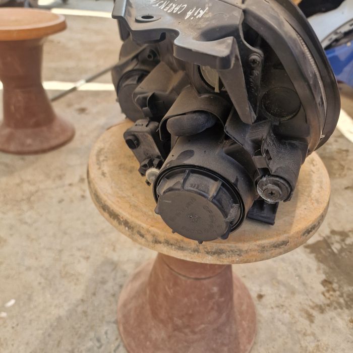 Kia Carens / Rondo от 2006   2012 десен фар