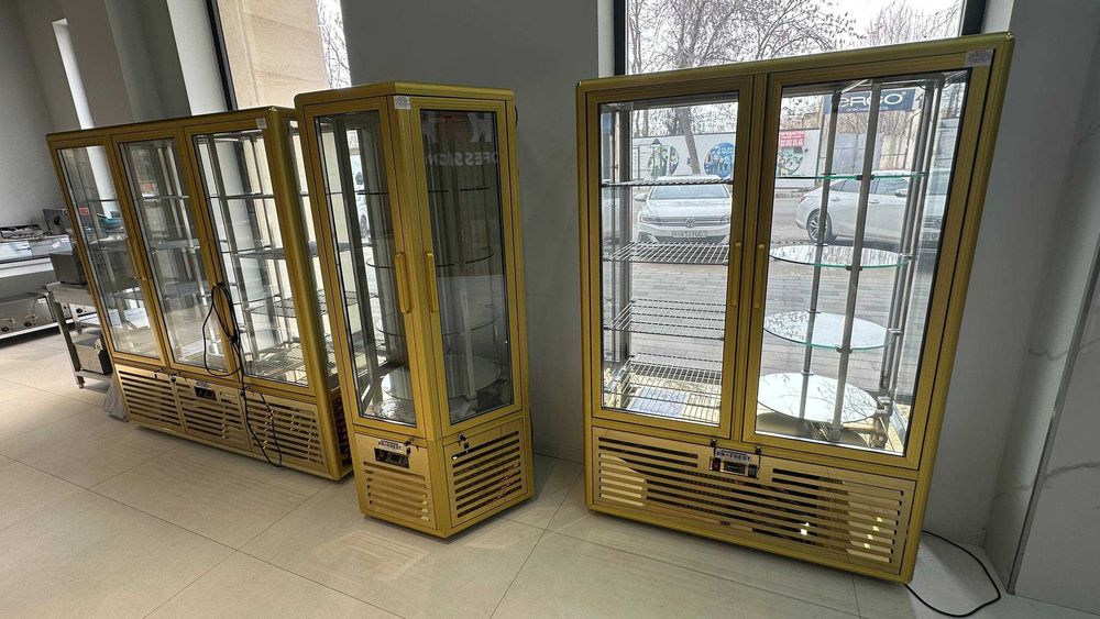 Витрина холодильник для десерт