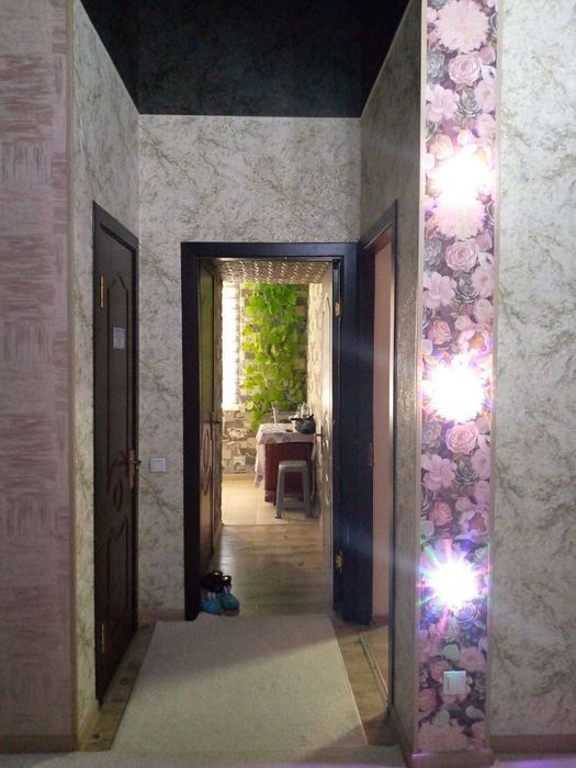 Сдаётся уютная 3 комнатная квартира со всеми удобствами.