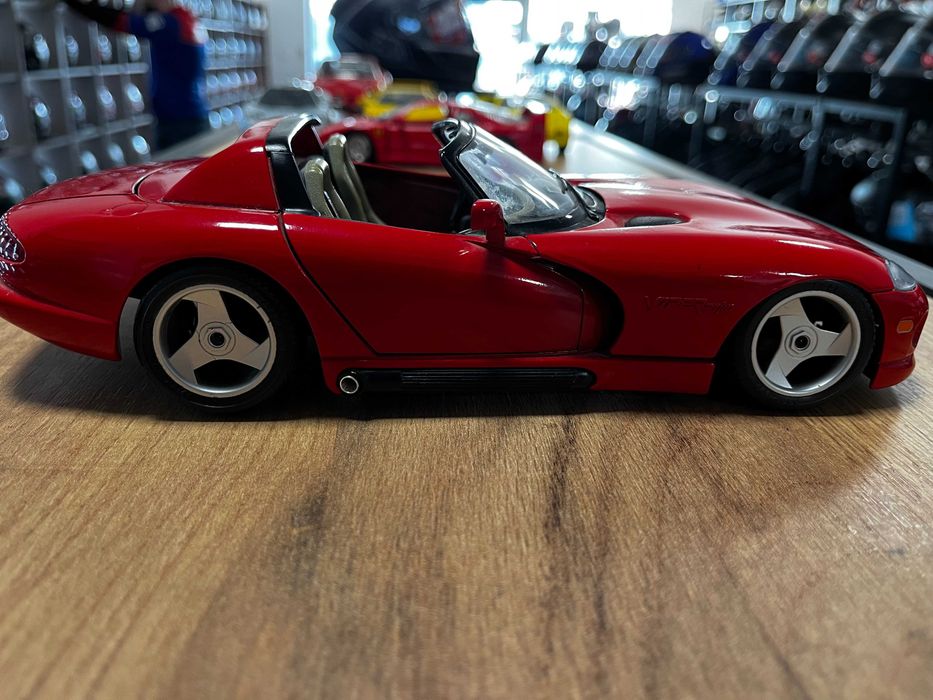 Метална колекционерска количка  модел BBURAGO DODGE VIPER SRT 1:18