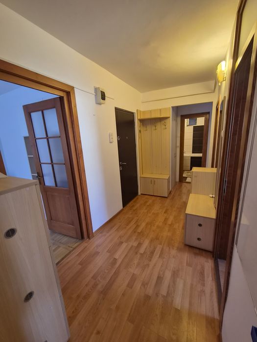 De inchiriat apartament 3 camere mobilat/utilat