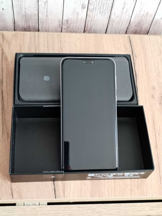 Като нов Honor Magic 7 Pro с 3 г. гаранция от Yettel с подарък кейсове