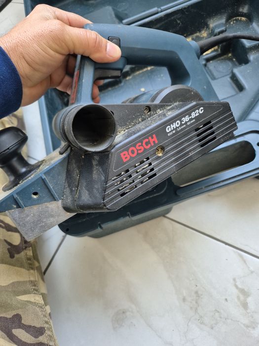 Rindea electrică bosch gho 36 82 c
