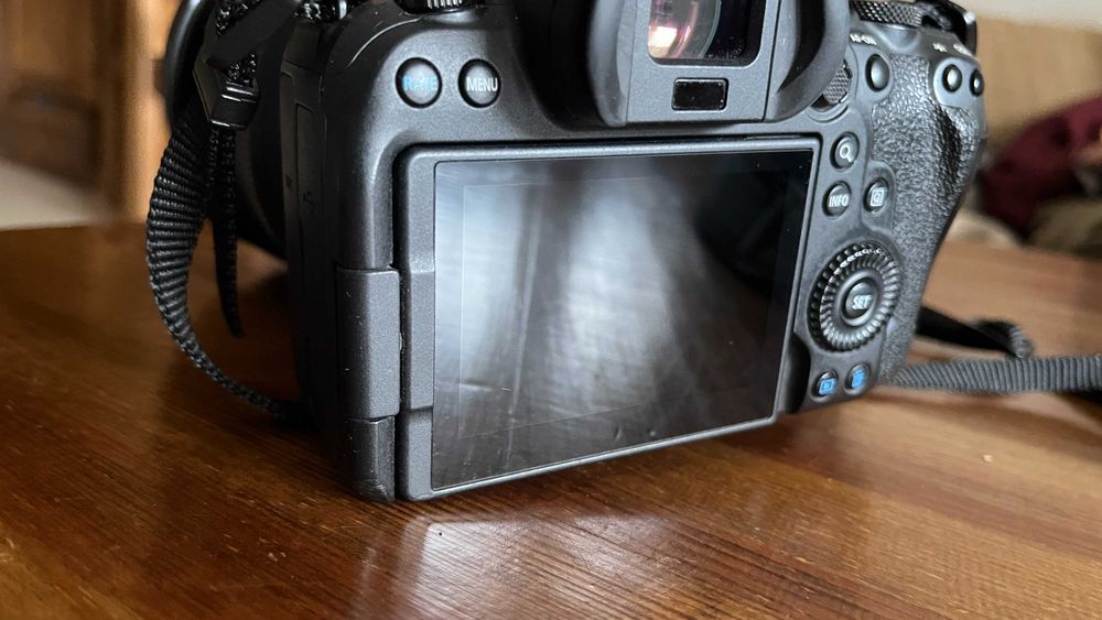 Canon r6 + RF 28-70mm f/2L