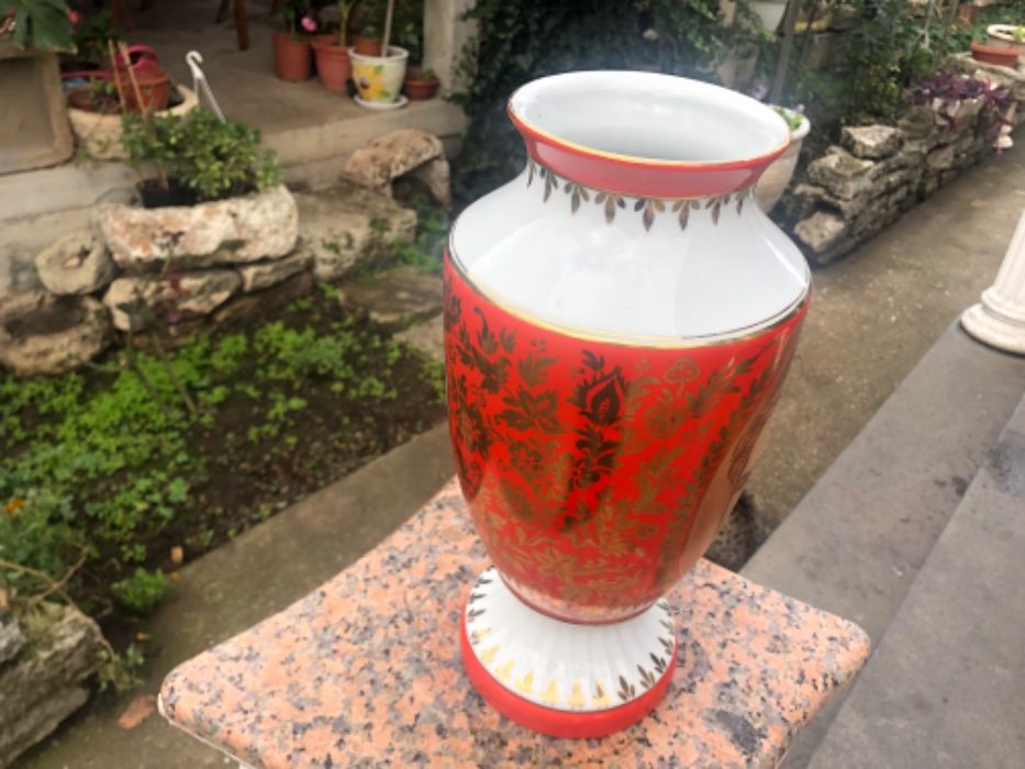 Уникална порцеланова ваза от 1967 г.Никола Й.Вапцаров!!!