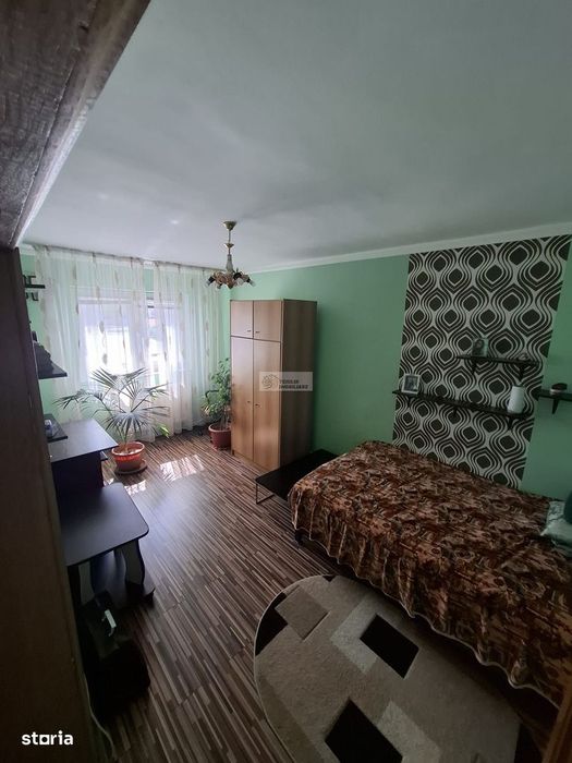 Apartament de 4 camere+ 1 /etaj 2/125mp /Independentei/Focsani/Finante