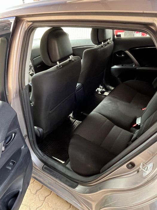 Vând Totoya Avensis