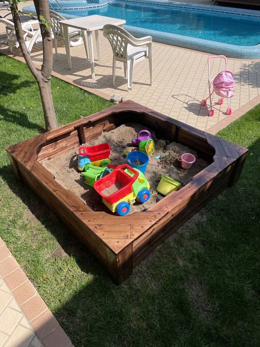 Песочница из натурального дерева