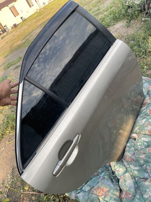 Зданяя правая дверь камри 40 европеец !