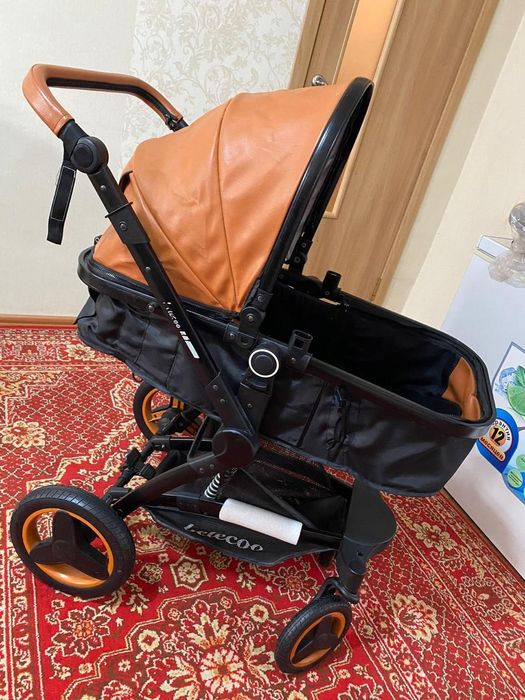 Стульчик для детей и коляска с автокреслом