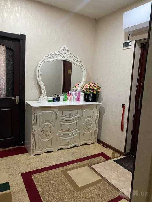 Кора камиш 3 хона сотилади
