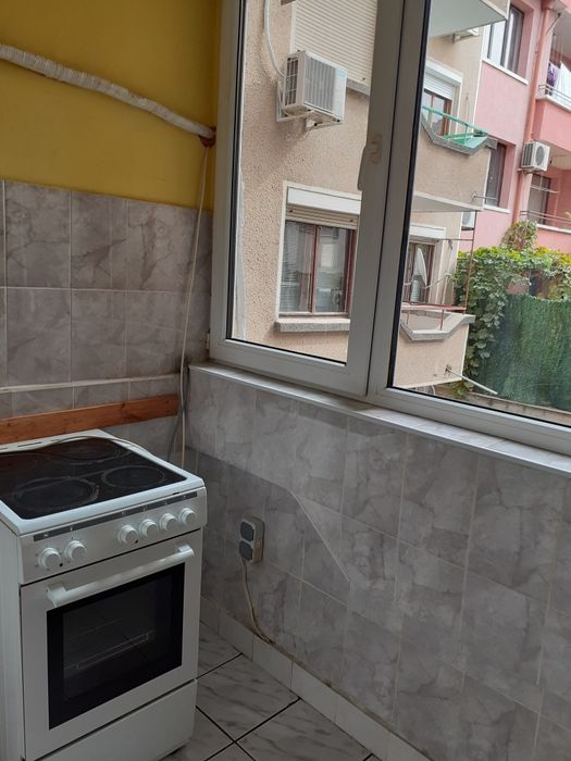 Дава се под наем Двустаен апартамент в Пазарджик, Център - 63 кв.м за 229.5 € - Снимка #3