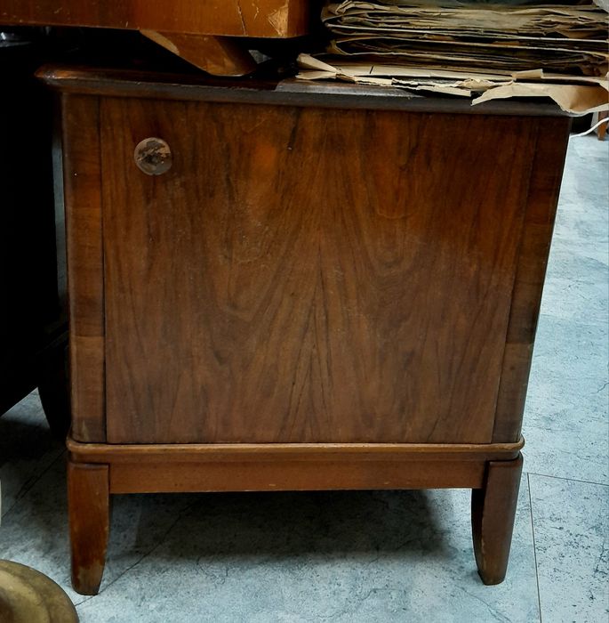 Тумбочки деревянные. Ретро.