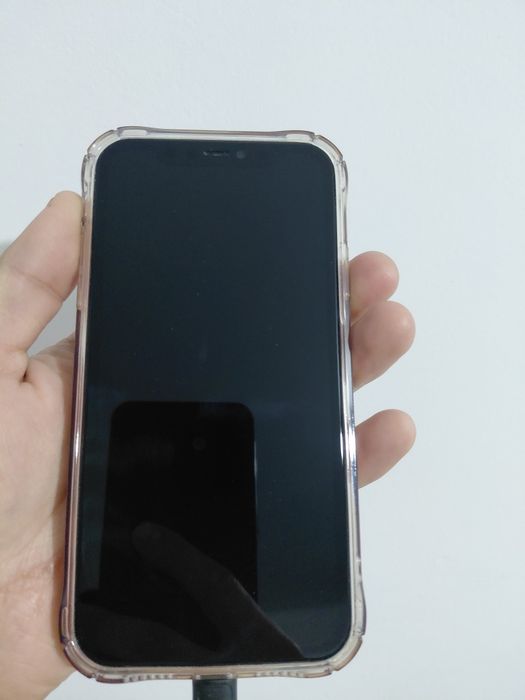 iPhone 11 белого цвета АКБ 76%