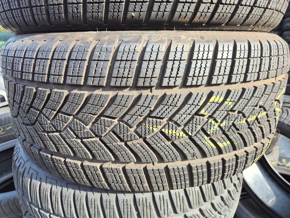 2 Anvelope de IARNA - 245/45/18 100H - GoodYear Ultra Grip Performance + * OEM BMW - CA NOI - DOT 2023 !