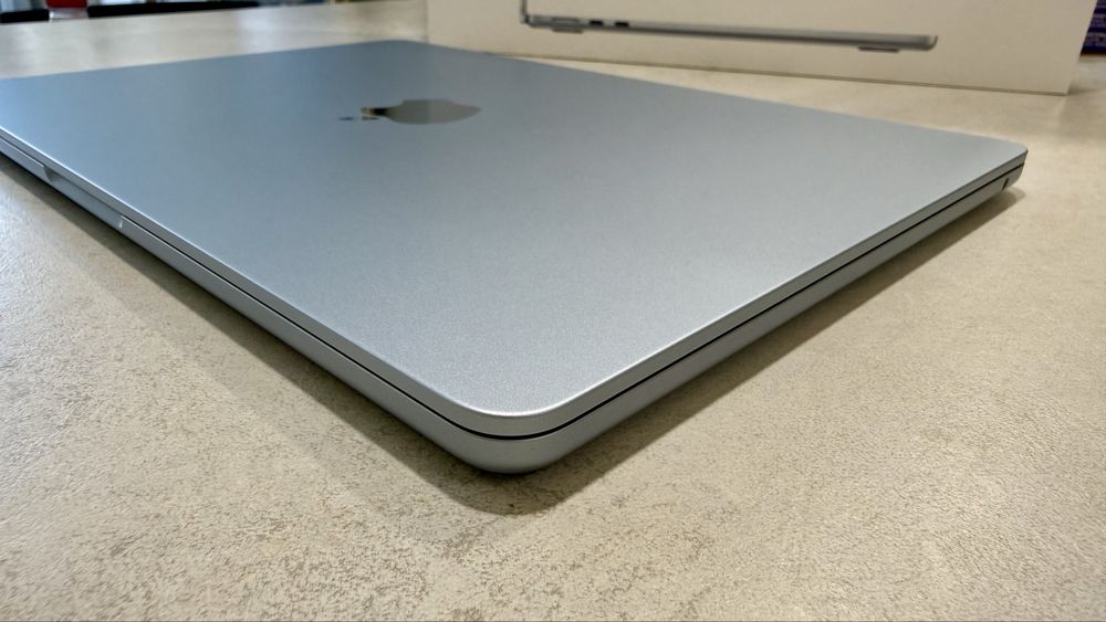 Apple MacBook Air 13” M4 2025 16GB RAM 256GB SSD Sky Blue