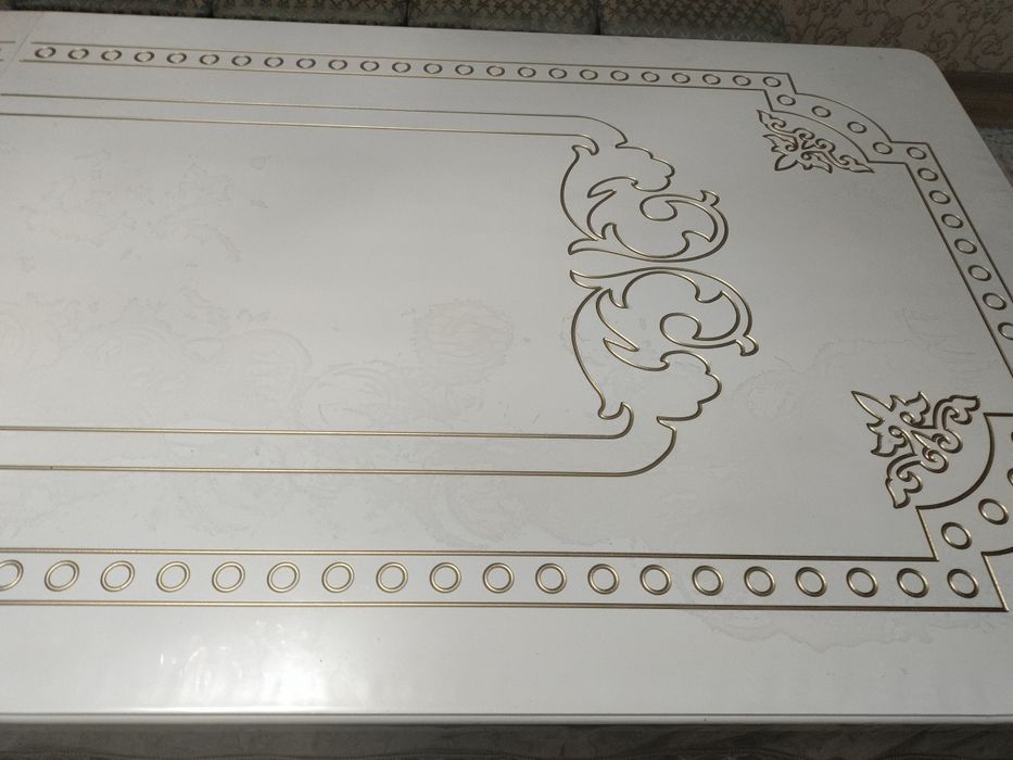 Стол для   гостей