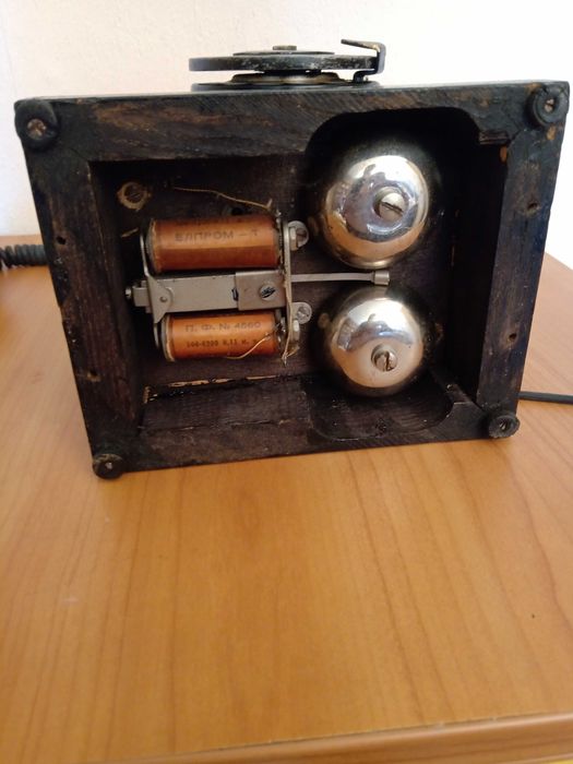 Стар ретро телефон