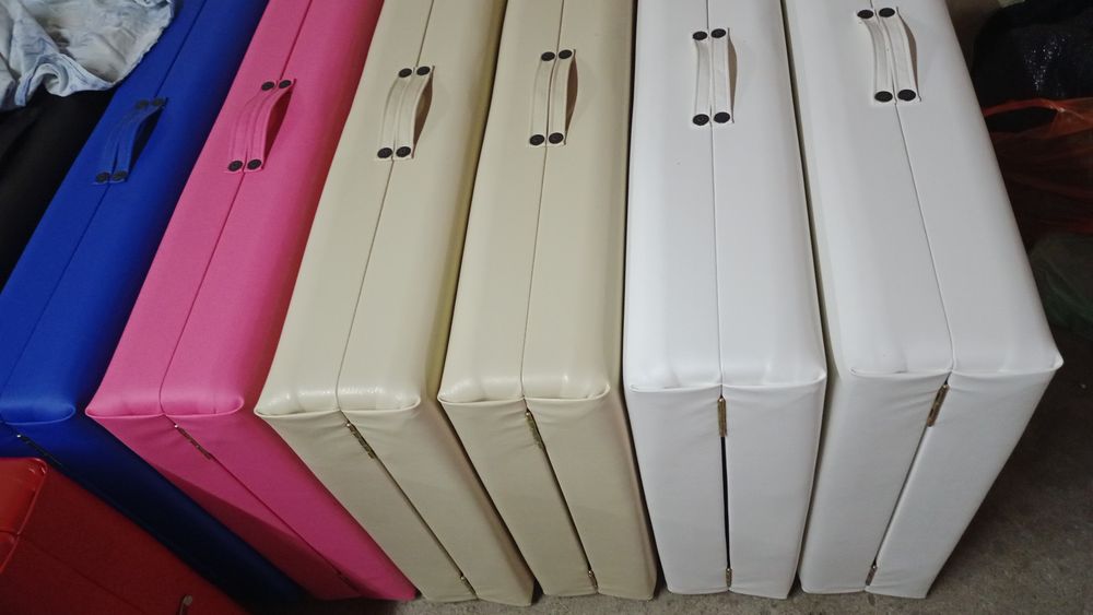 Кушетки, стулья, помощники