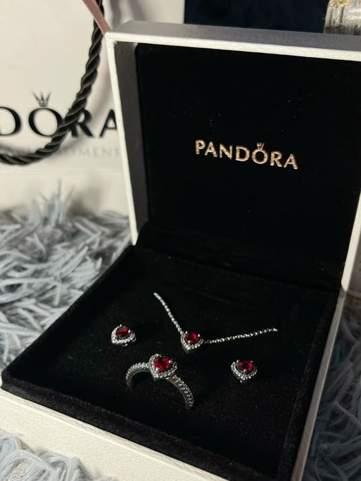 Набор украшений Pandora