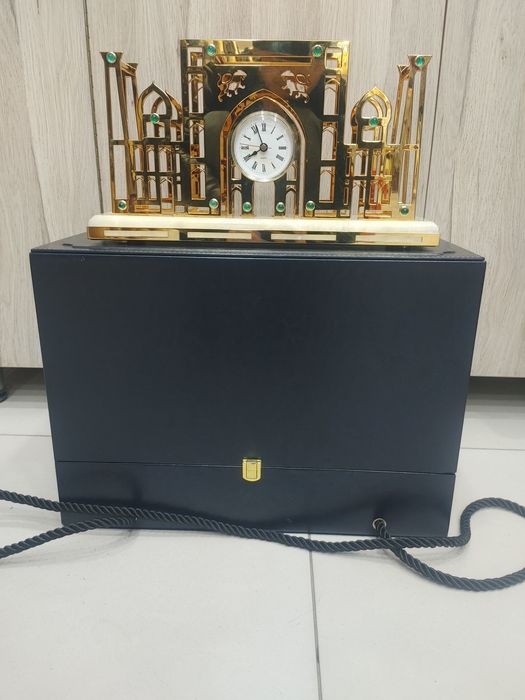 настолный часы продается