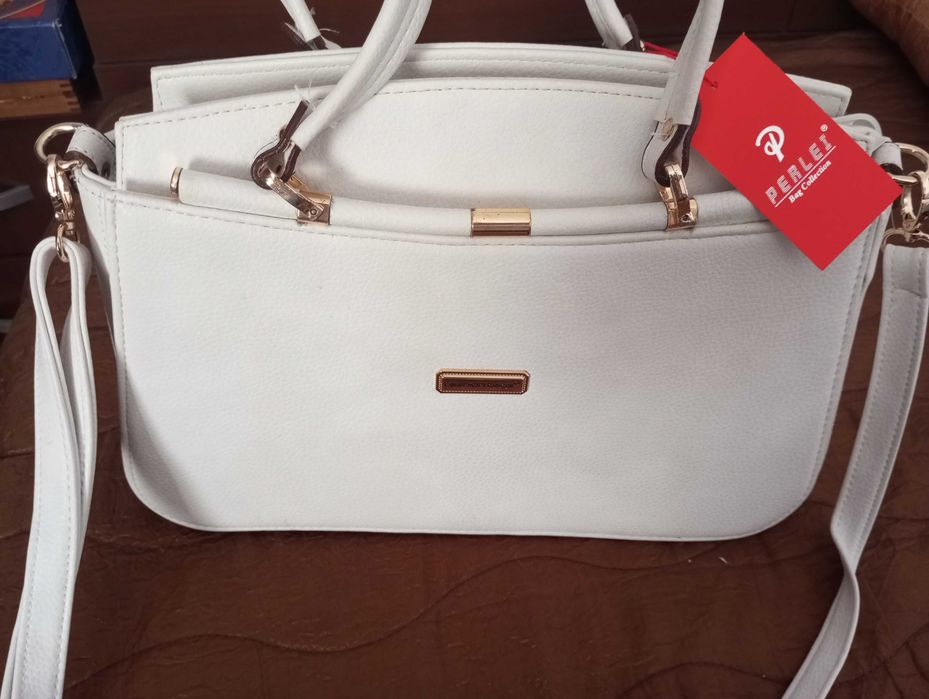 Бяла дамска чанта - чисто нова