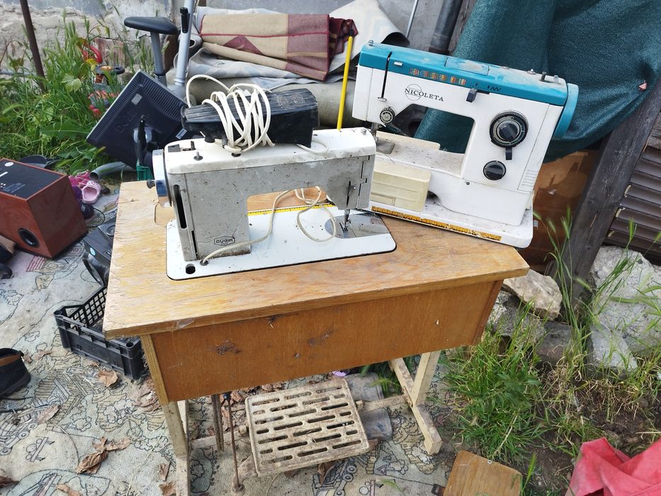 Vând mașini de cusut