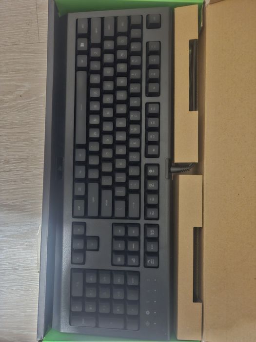 Чисто нова геймърска клавиатура