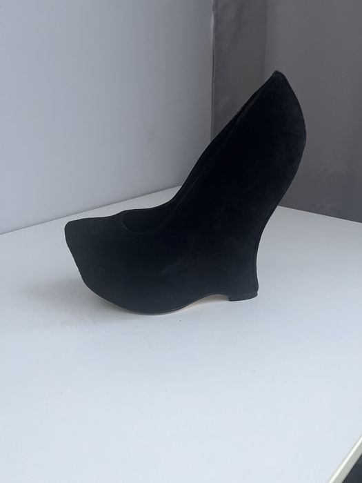 Продам женские туфли