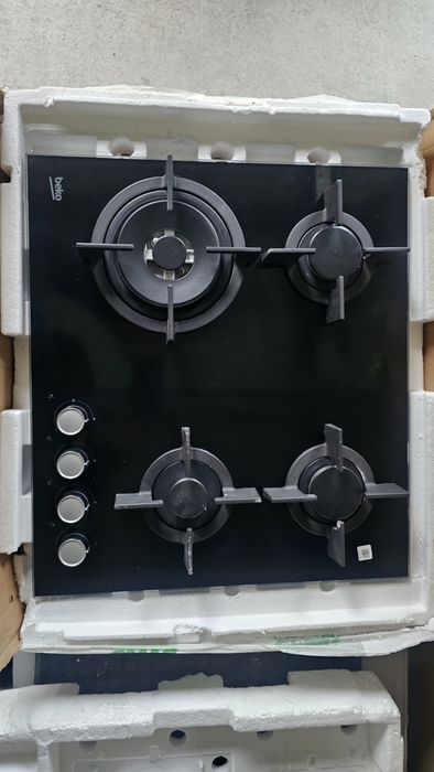 Plita incorporabila BEKO pe Gaz, sticlă neagră. 4 arzatoare, Wok,