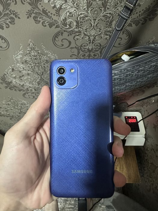 Продается телефон в хорошем состояний самсунг