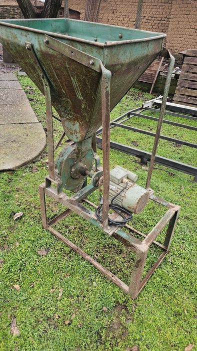 Фружомелка за млеке на зърно работи безупречно.