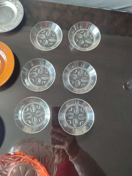 Комплект тъклени чинии