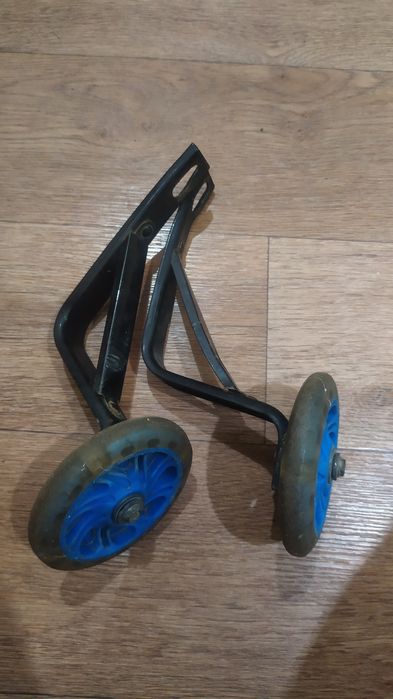 Продам вспомогательные колеса на детский велосипед.