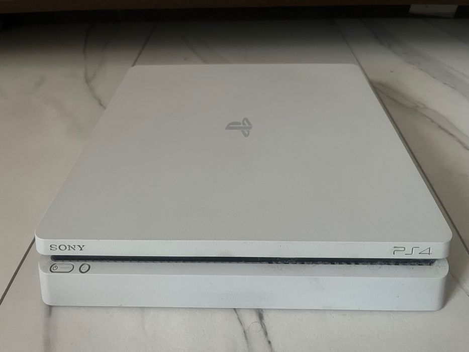 PS4 Slim + 3 джойстика