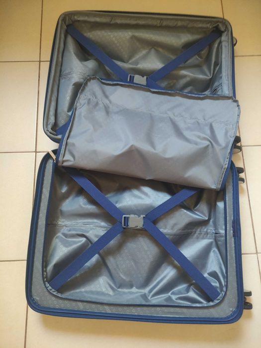 Куфар American Tourister Soundbox Spinner 55/20 TSA EXP – Midnight Navy (Моделът на Роналдо)
