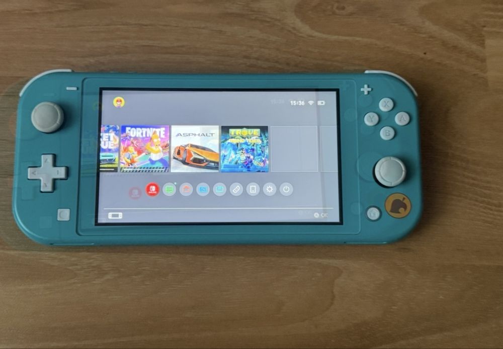 Лимитиран Nintendo switch lite Animal crossing edition и игри
