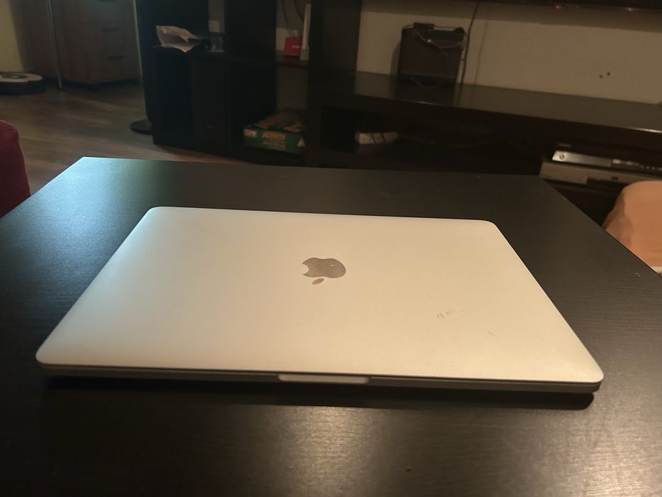 Macbook Pro 13" A1708 i5 8 GB RAM 128 GB SSD 269 cicluri