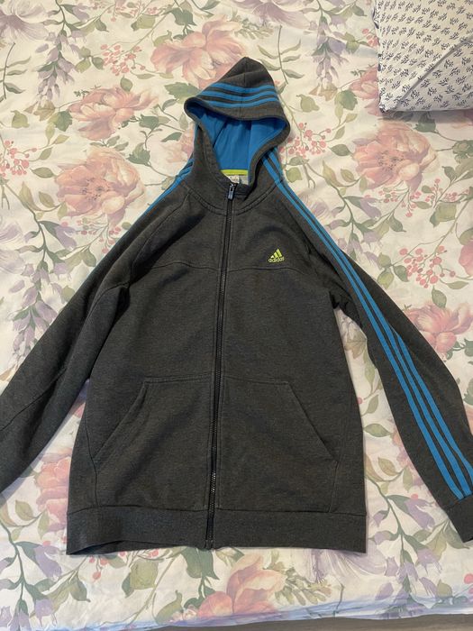 Adidas essentials ленти през качулка от старите