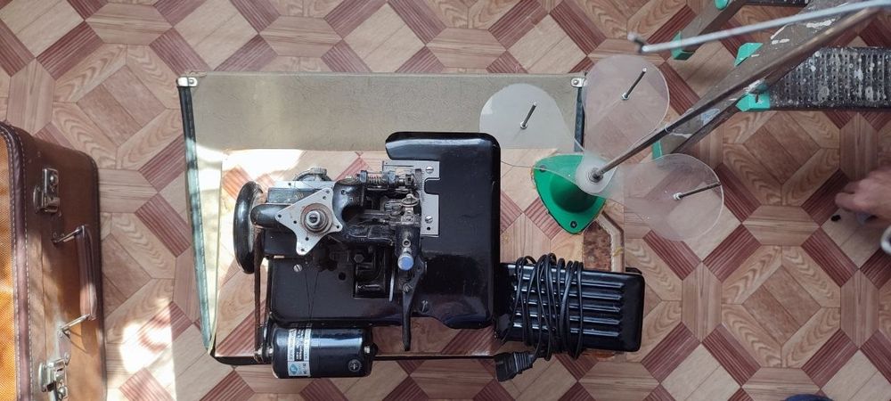 Оверлок продам б.у.