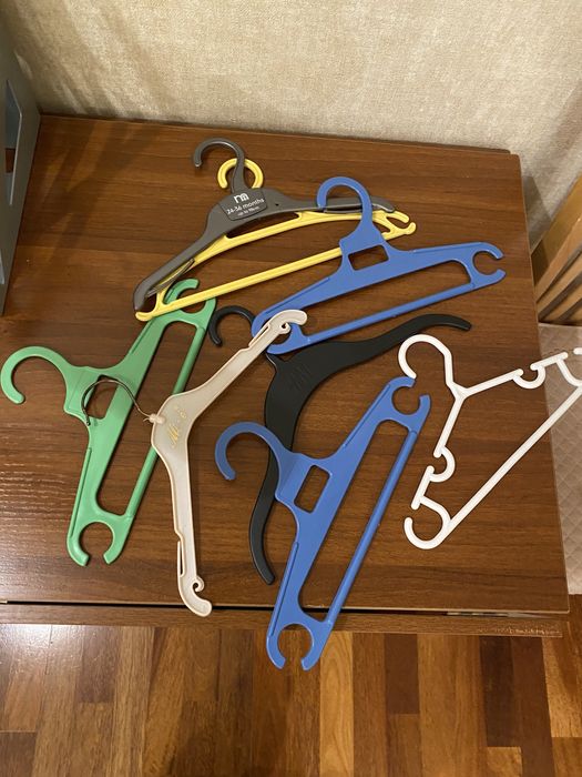 Продам детские вешалки в хорошем состоянии