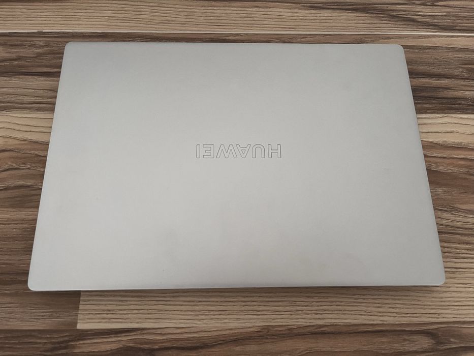 Срочно продаётся Ноутбук Huawei Windows 11 2025