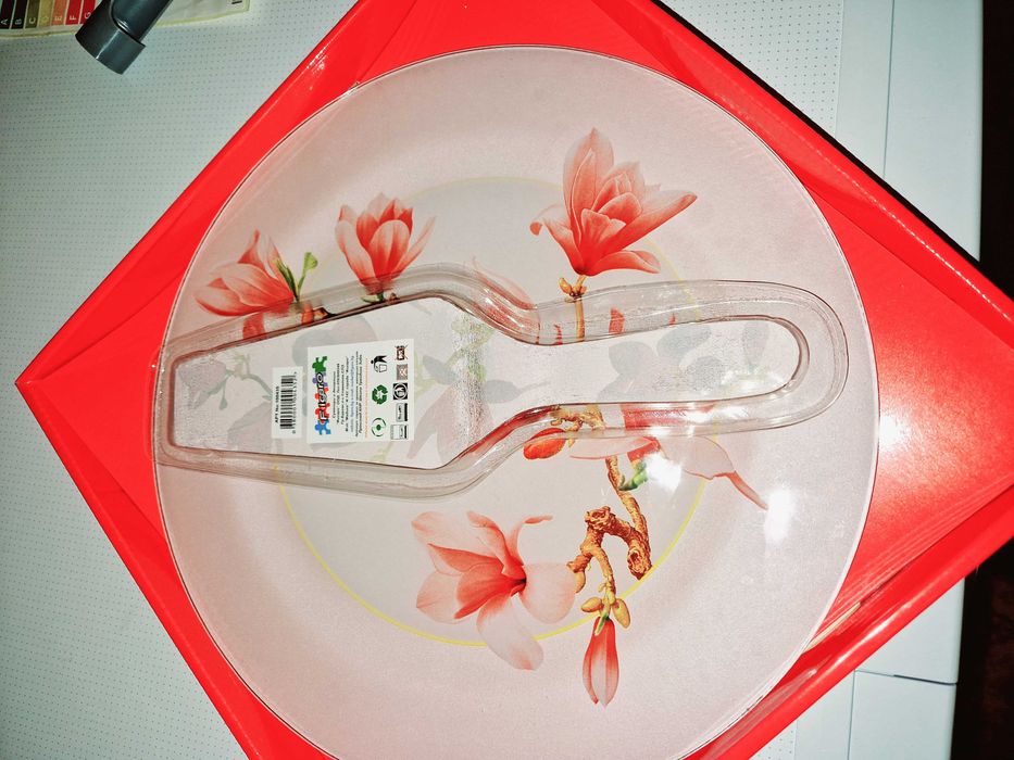 Красив, нов комплект за торта от стъкло – чиния и лъжица