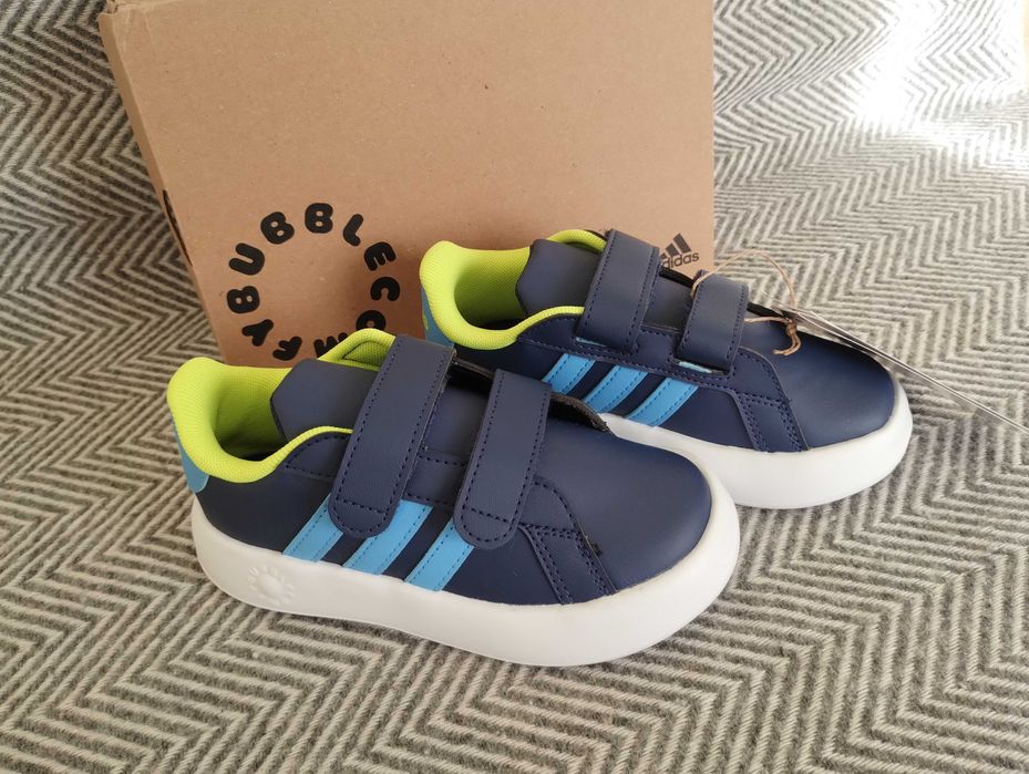 Adidas маратонки за момче номер 26.5